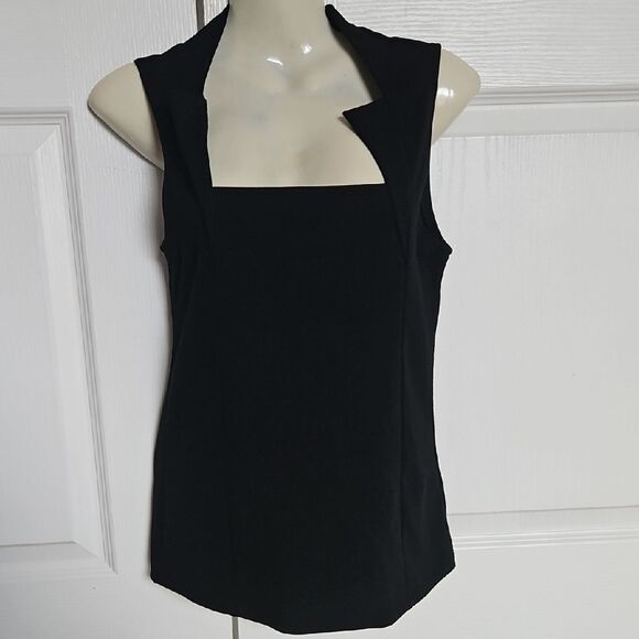 Elegant Black Sleeveless Top - Picture 7 of 16
